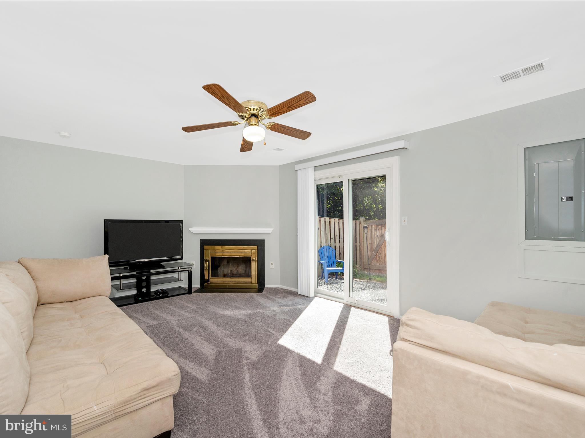 FARMINGDALE - Residential