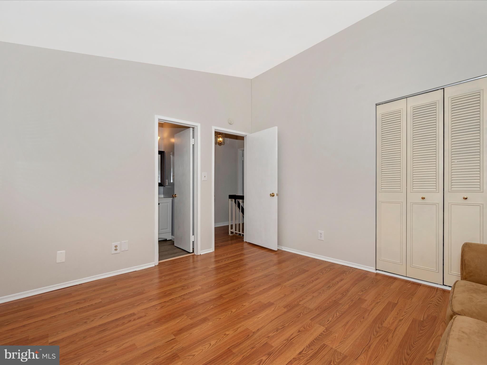 FARMINGDALE - Residential