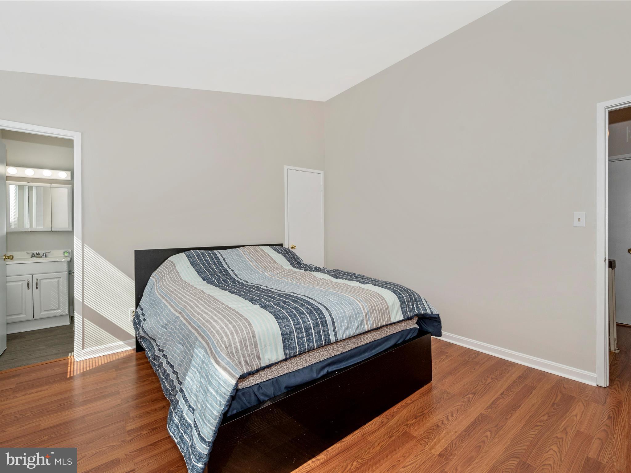 FARMINGDALE - Residential