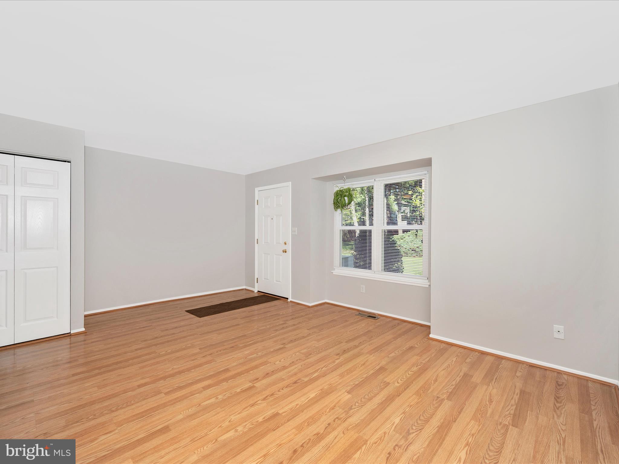 FARMINGDALE - Residential