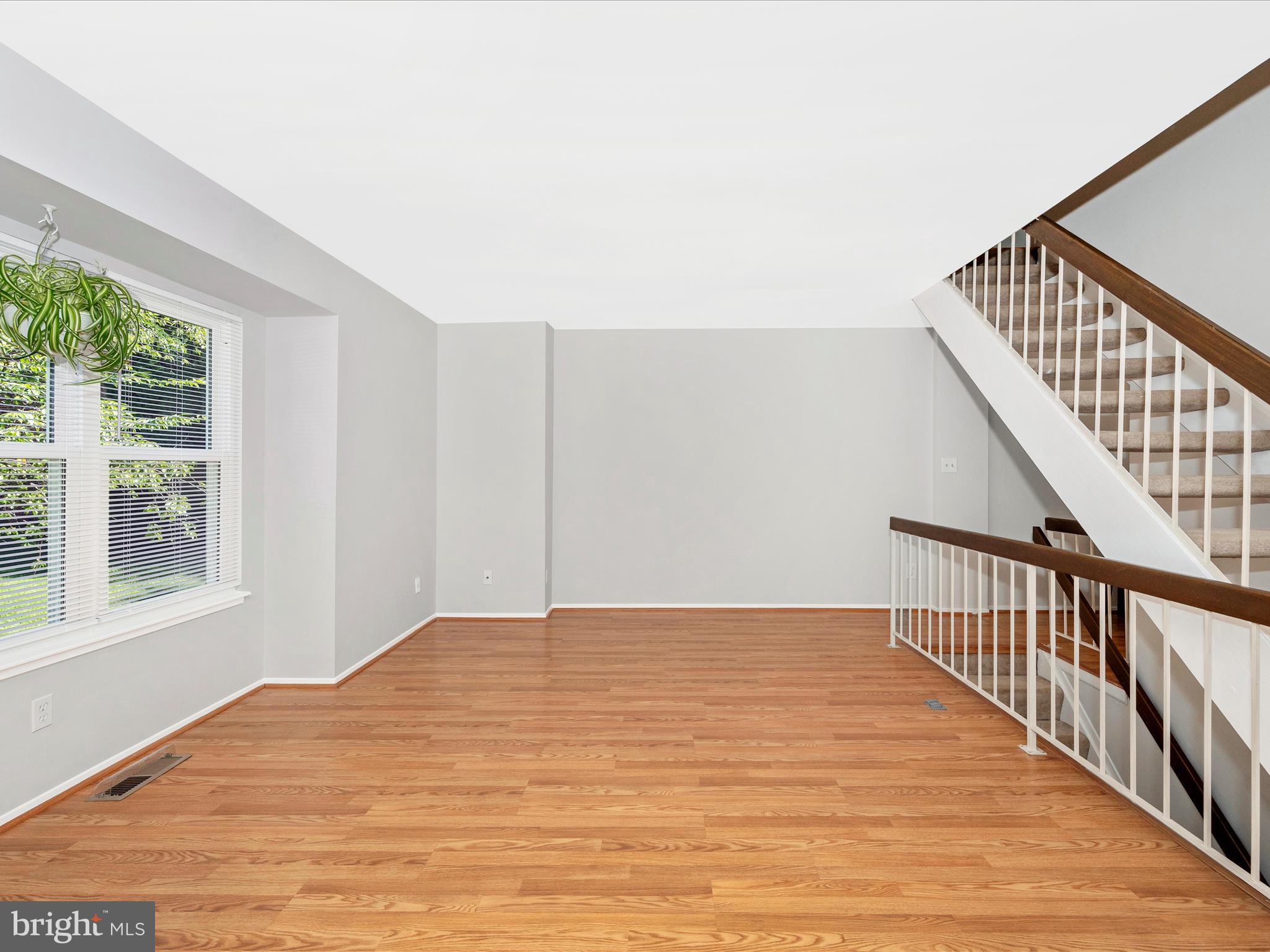 FARMINGDALE - Residential