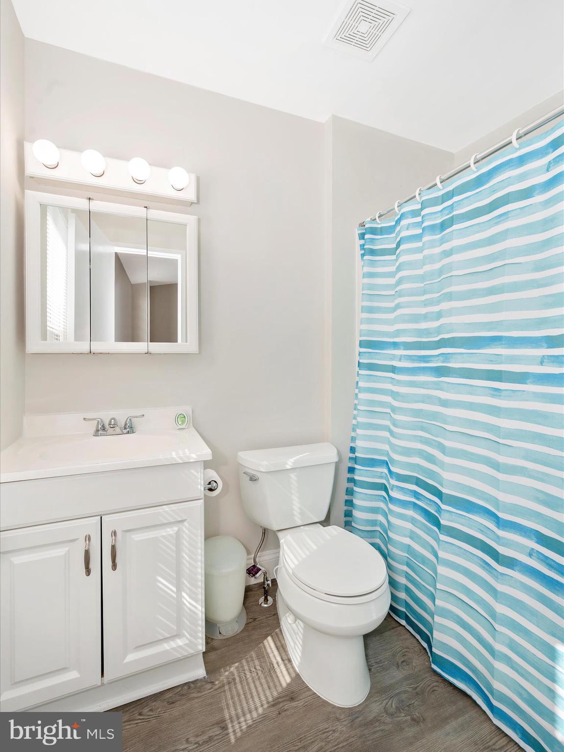 FARMINGDALE - Residential