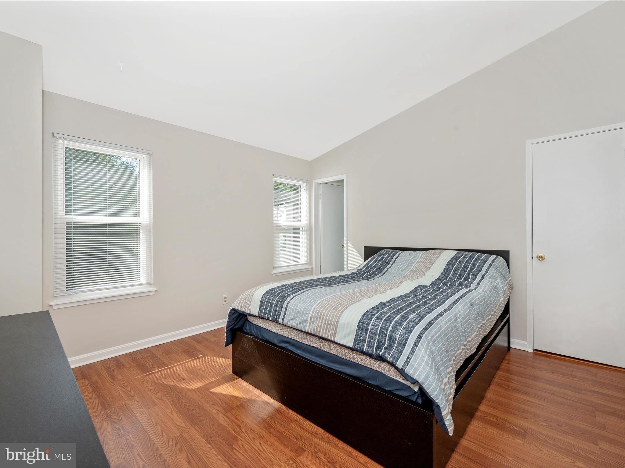 FARMINGDALE - Residential