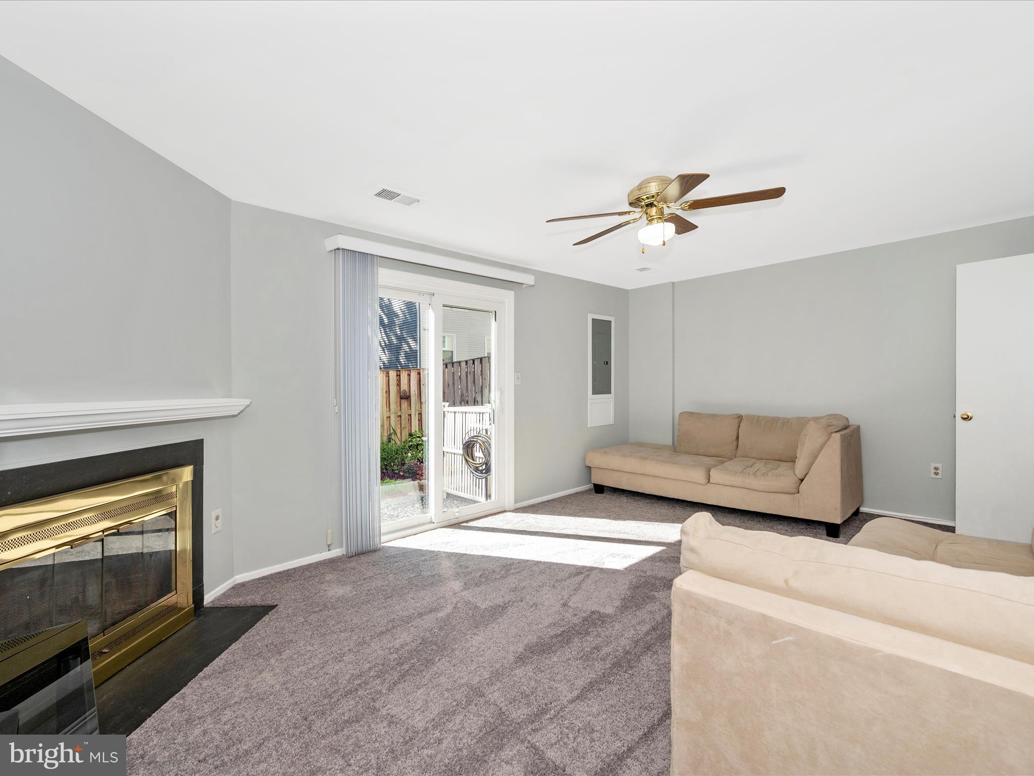 FARMINGDALE - Residential