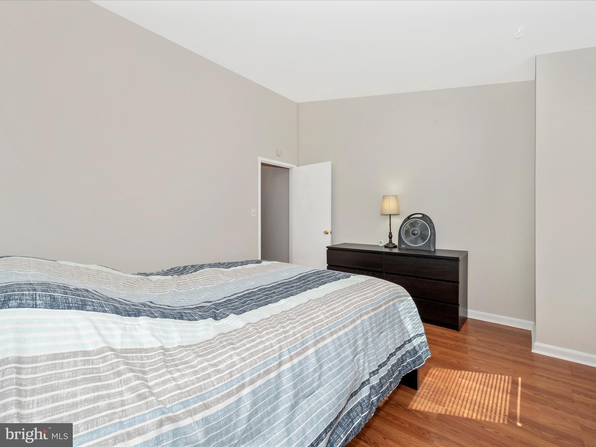 FARMINGDALE - Residential