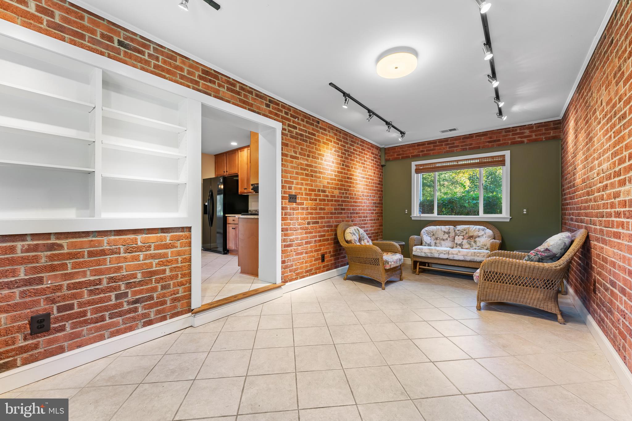 BURNING TREE VALLEY - Residential Lease