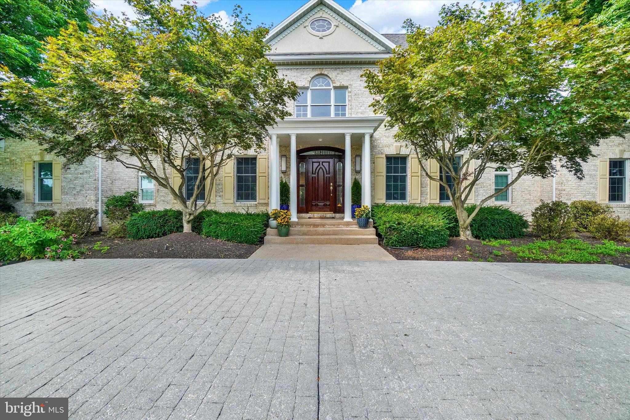 715 ROSEWOOD LANE