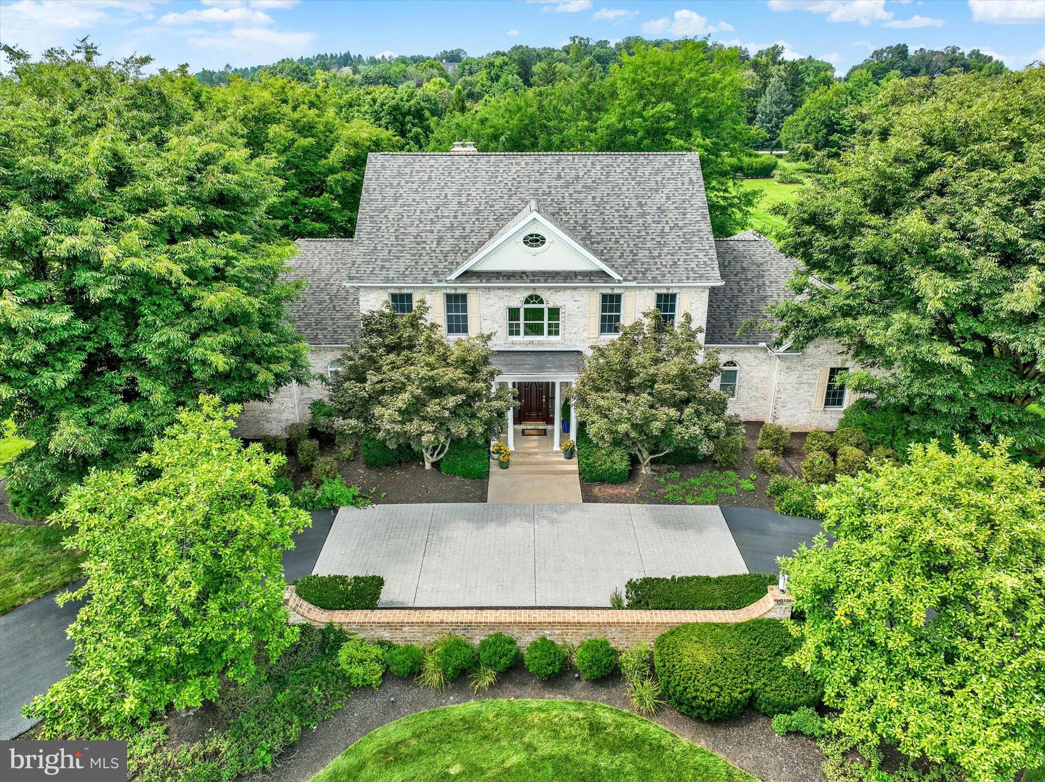 715 ROSEWOOD LANE