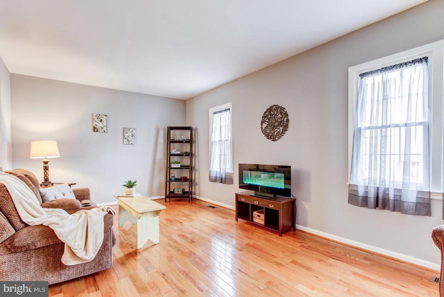 ROLLING ACRES - Residential Lease