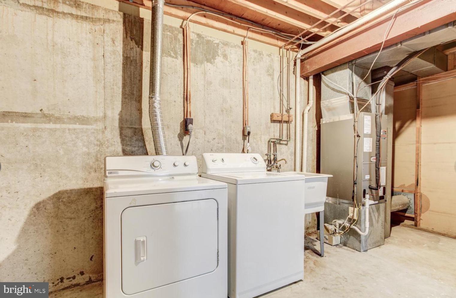 ROLLING ACRES - Residential Lease