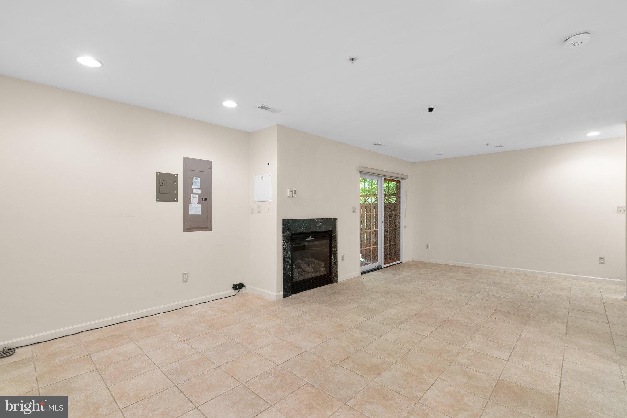 FALLSTONE - Residential Lease