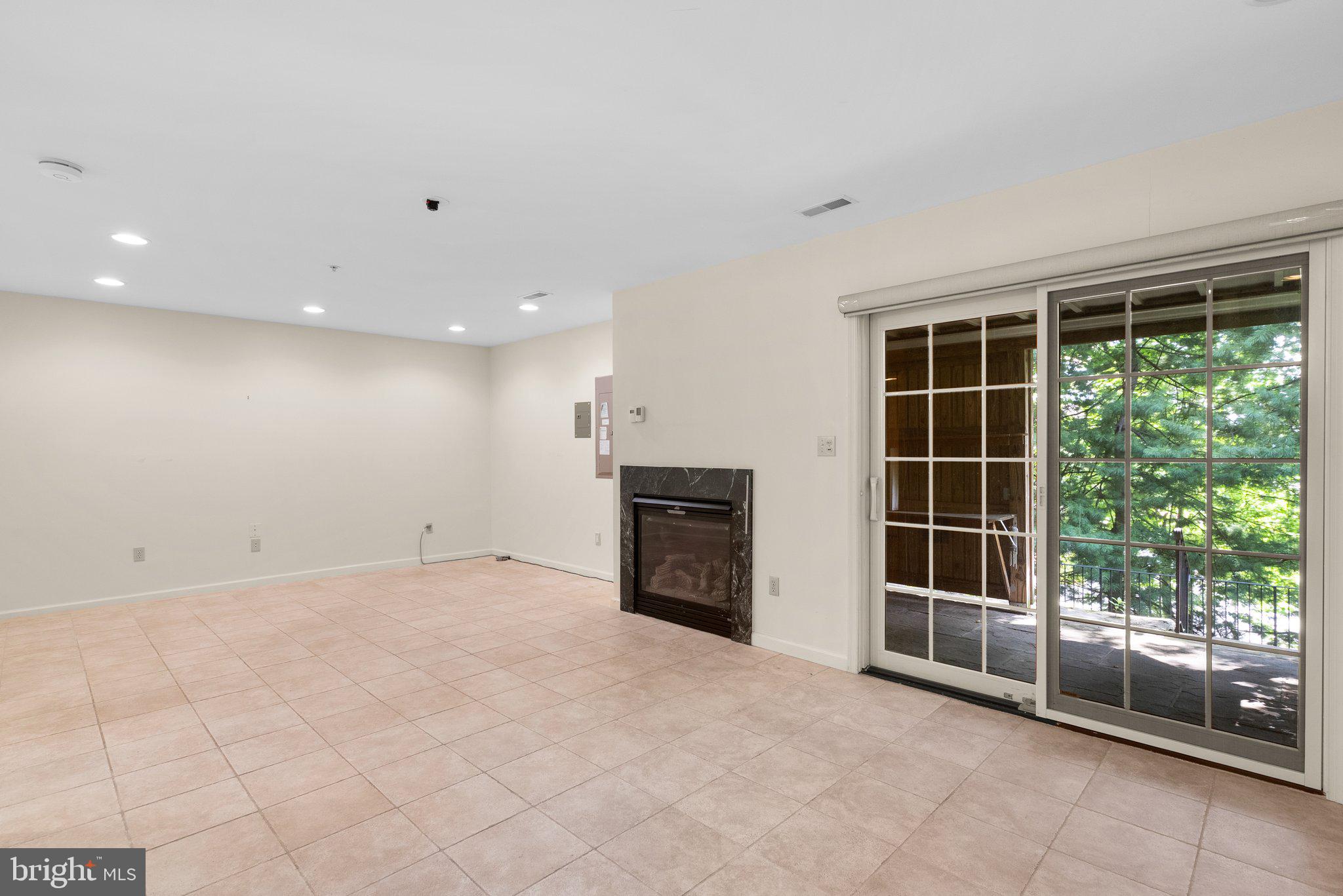 FALLSTONE - Residential Lease