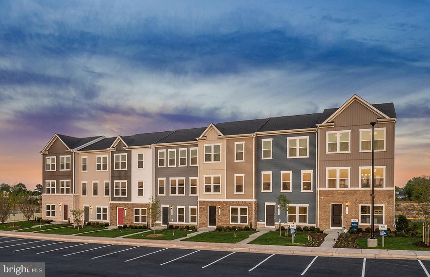 Beautiful 3 level Townhome in the heart of Historic Town of Haymarket. Open floorplan with an ample natural light throughout the home. Huge kitchen island for entertainment and family gatherings, spacious pantry, 2 Walk-in Closets and steps from shops, restaurants, and groceries.