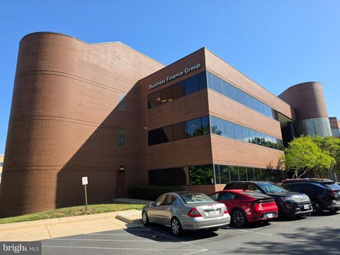 Photo of 3930 Pender Drive #330, FAIRFAX, VA 22030 (MLS # VAFX2307624)