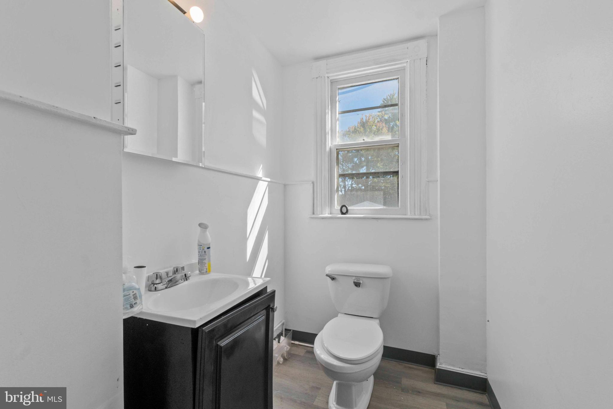 FRANKFORD - Commercial Sale