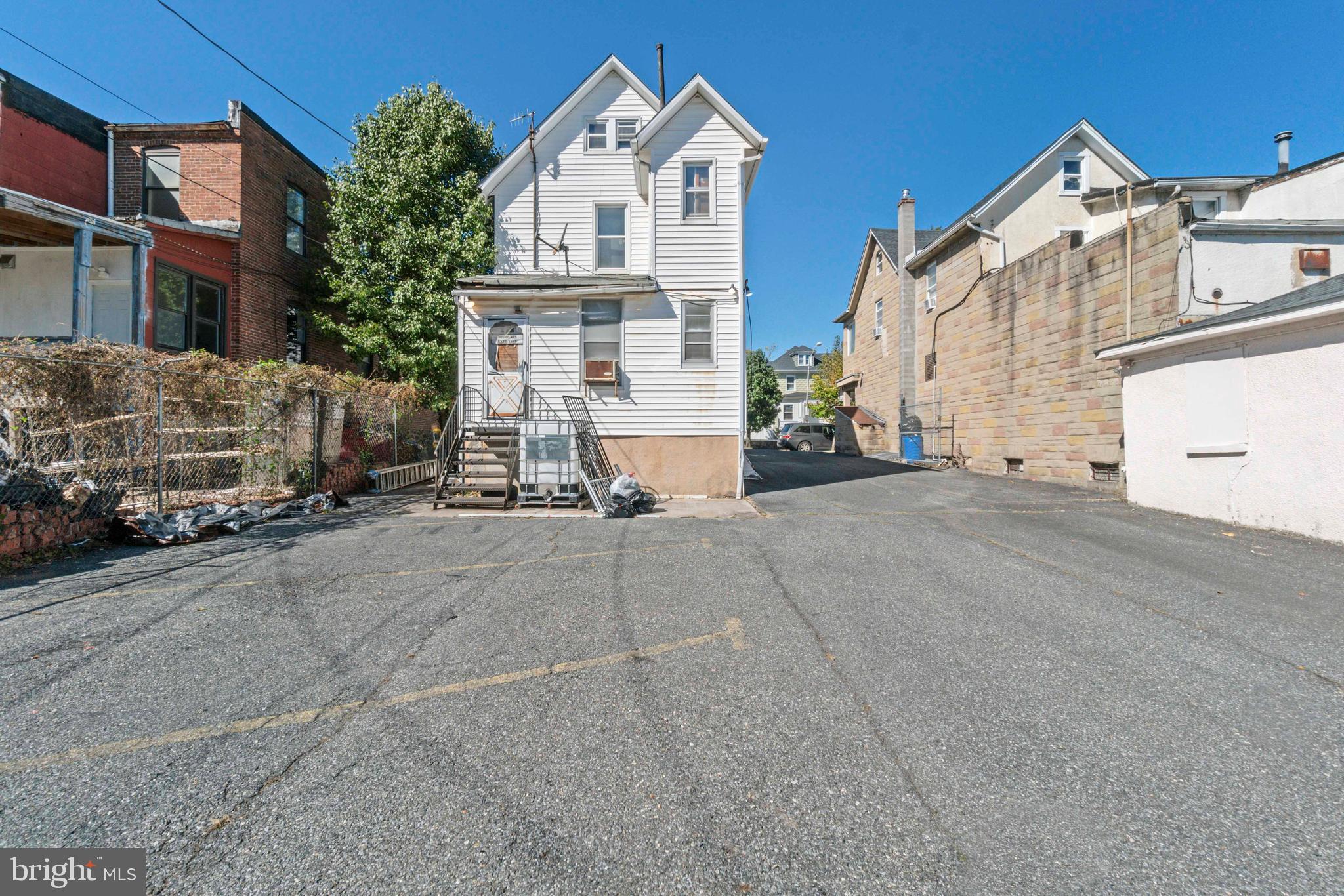 FRANKFORD - Commercial Sale