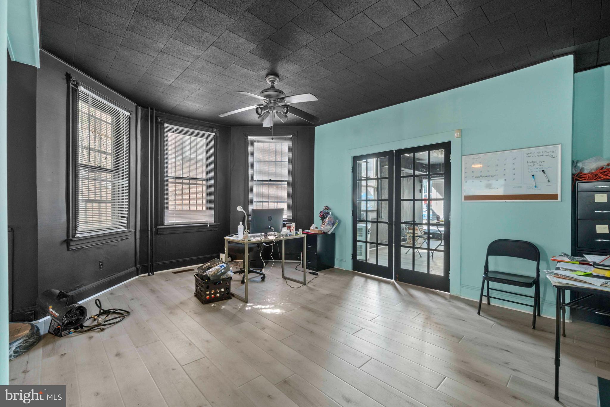 FRANKFORD - Commercial Sale