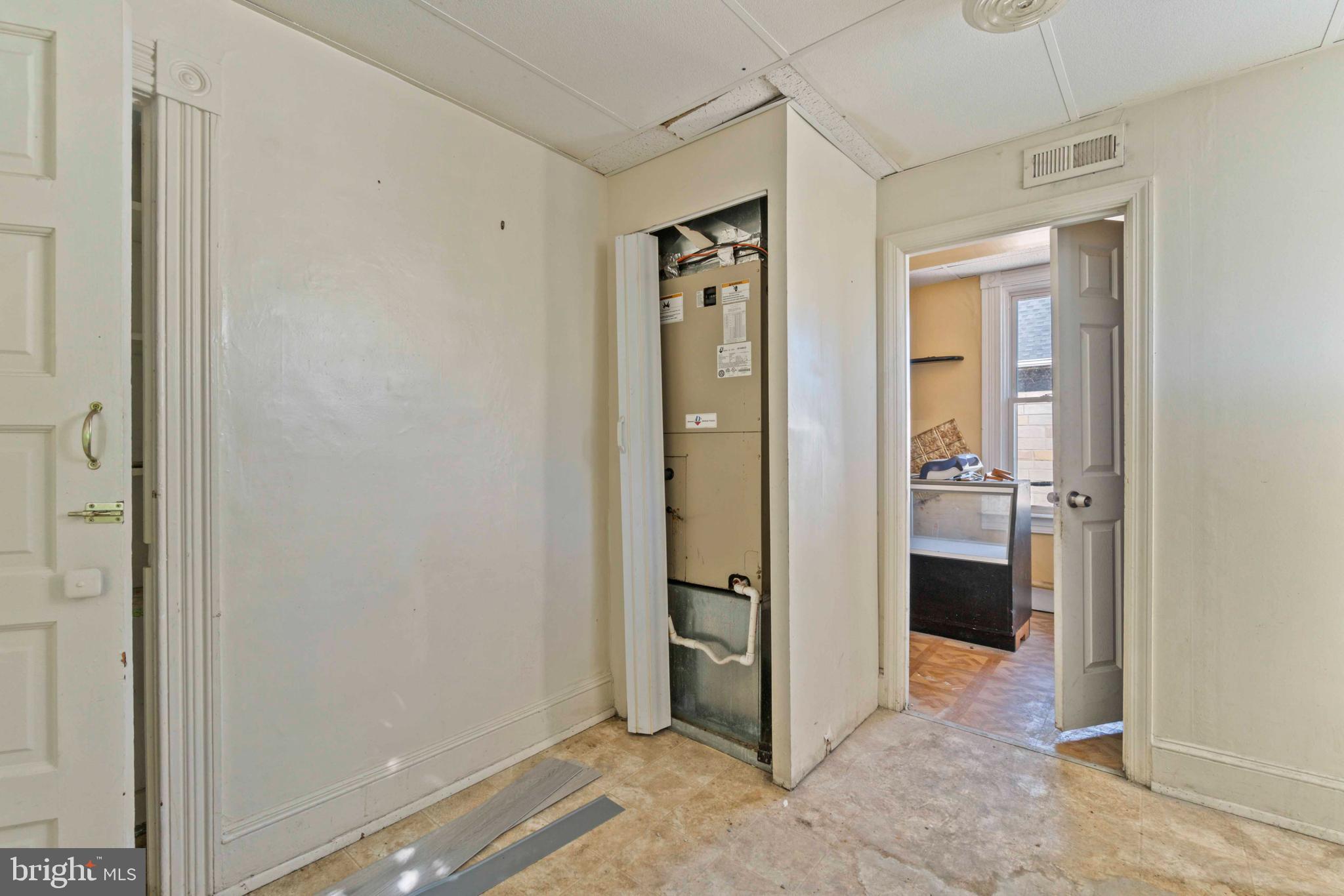 FRANKFORD - Commercial Sale