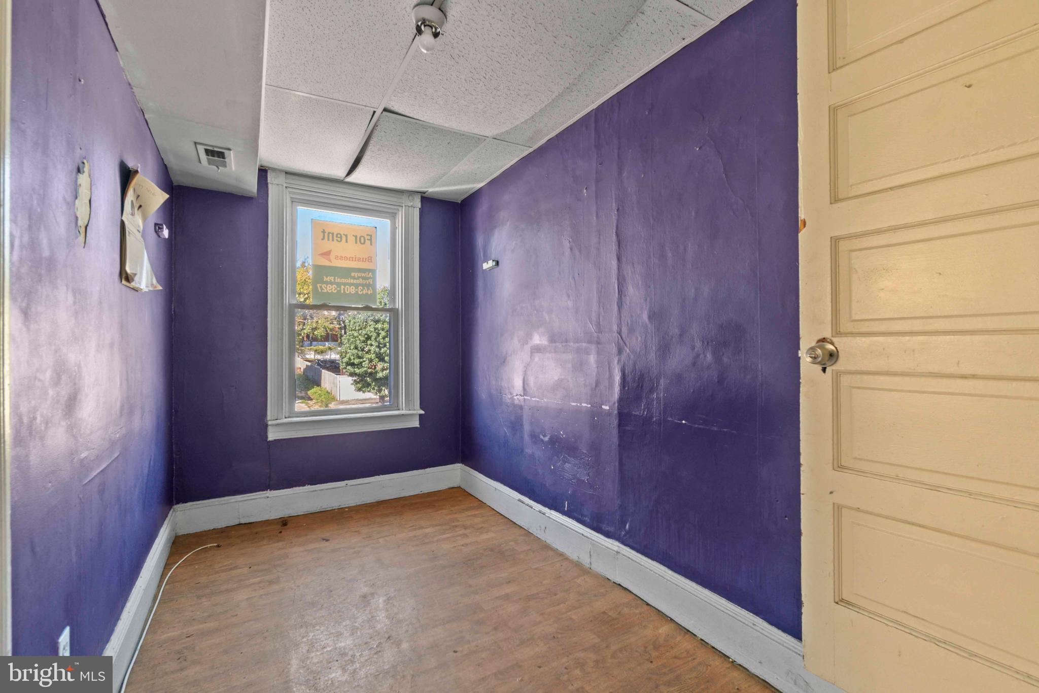 FRANKFORD - Commercial Sale