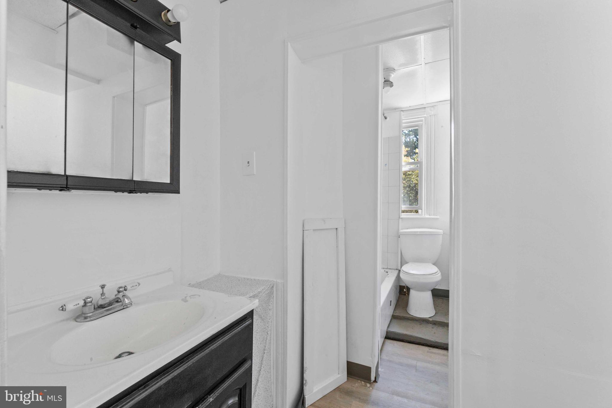 FRANKFORD - Commercial Sale