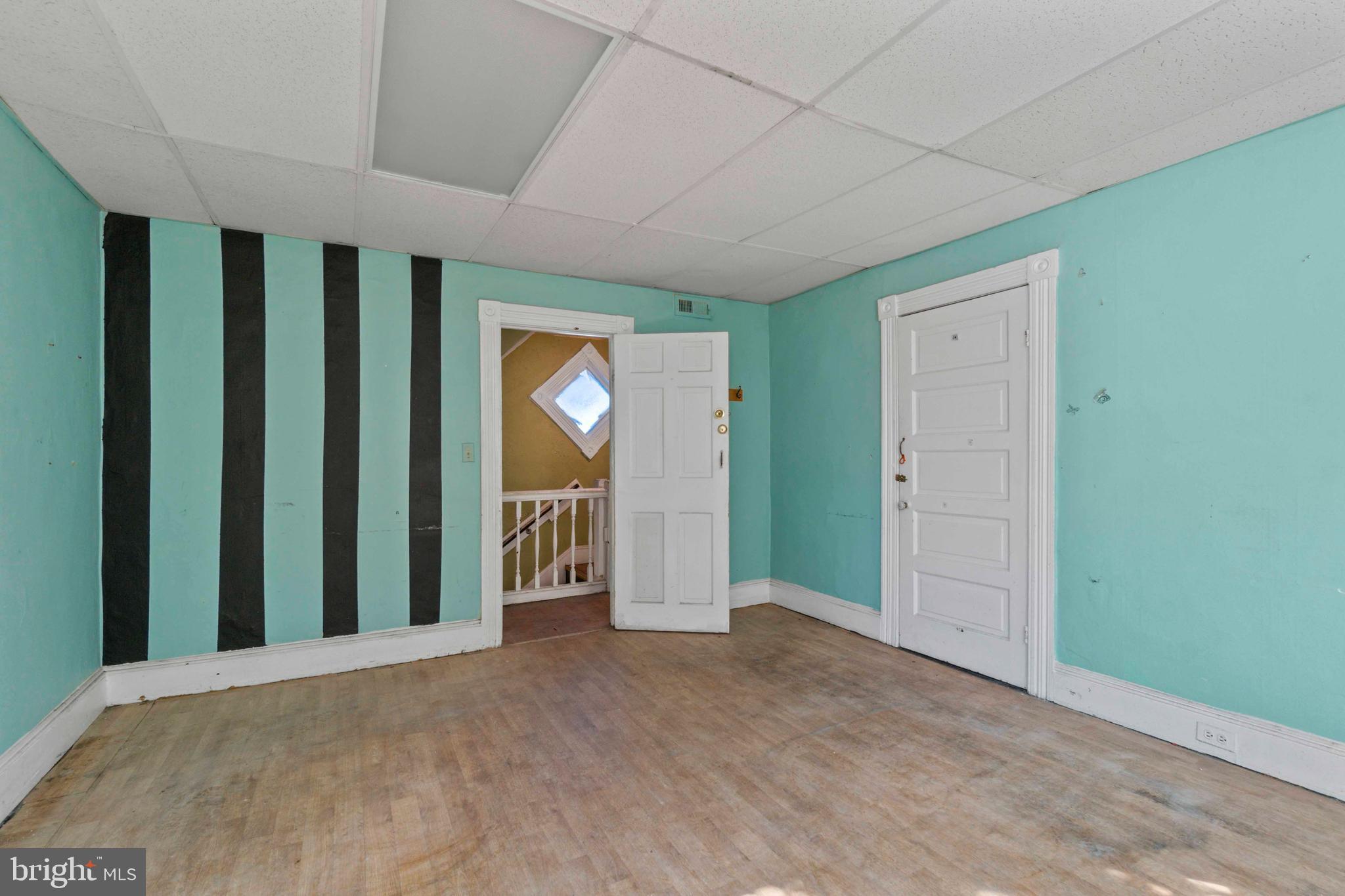 FRANKFORD - Commercial Sale