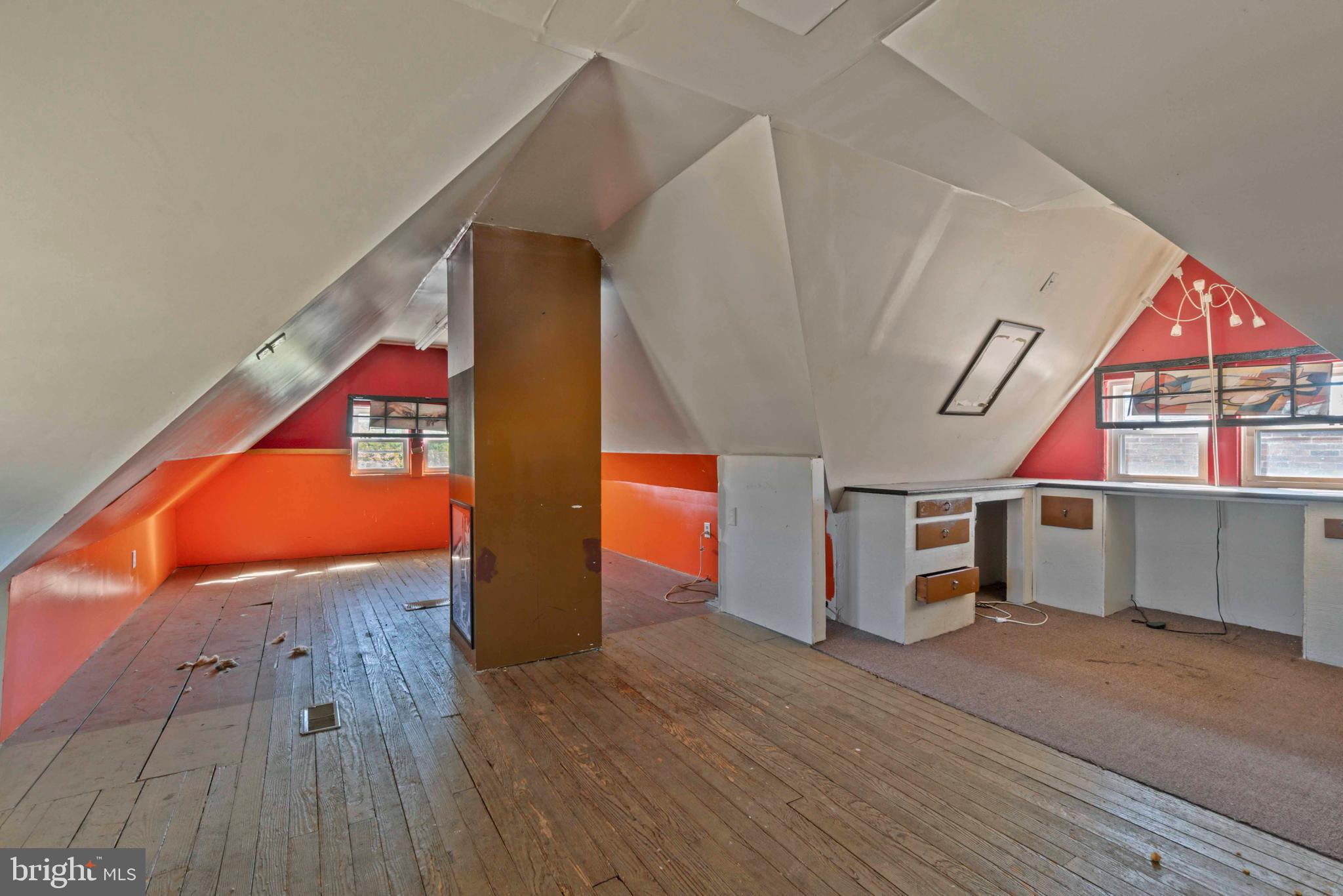 FRANKFORD - Commercial Sale