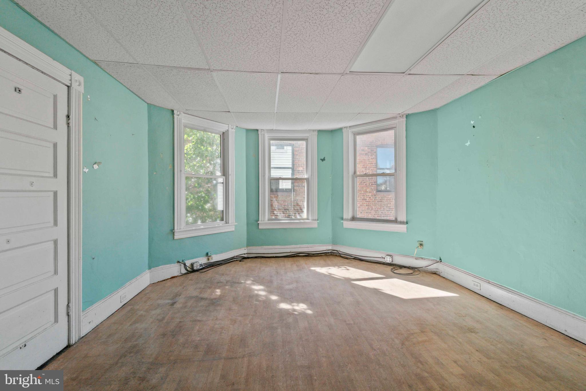 FRANKFORD - Commercial Sale