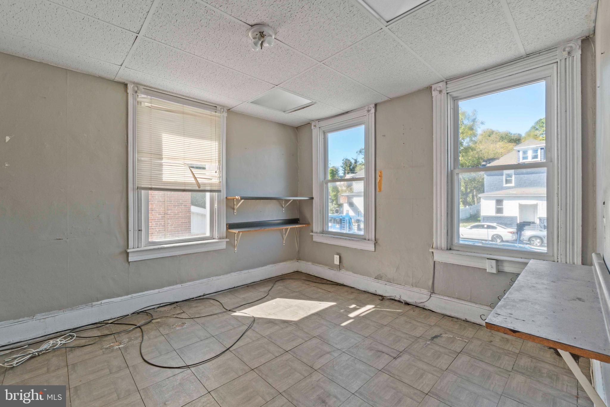 FRANKFORD - Commercial Sale