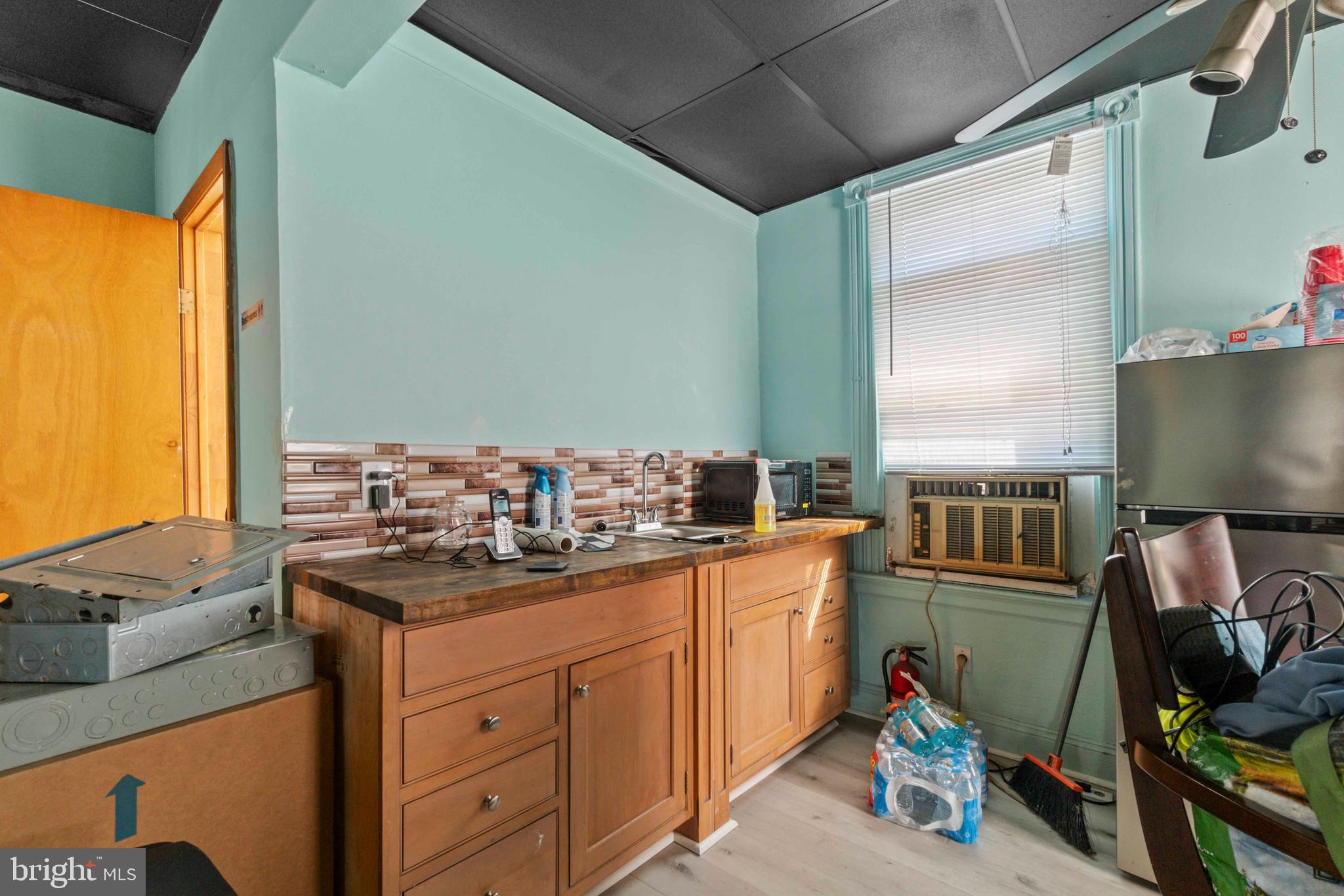 FRANKFORD - Commercial Sale