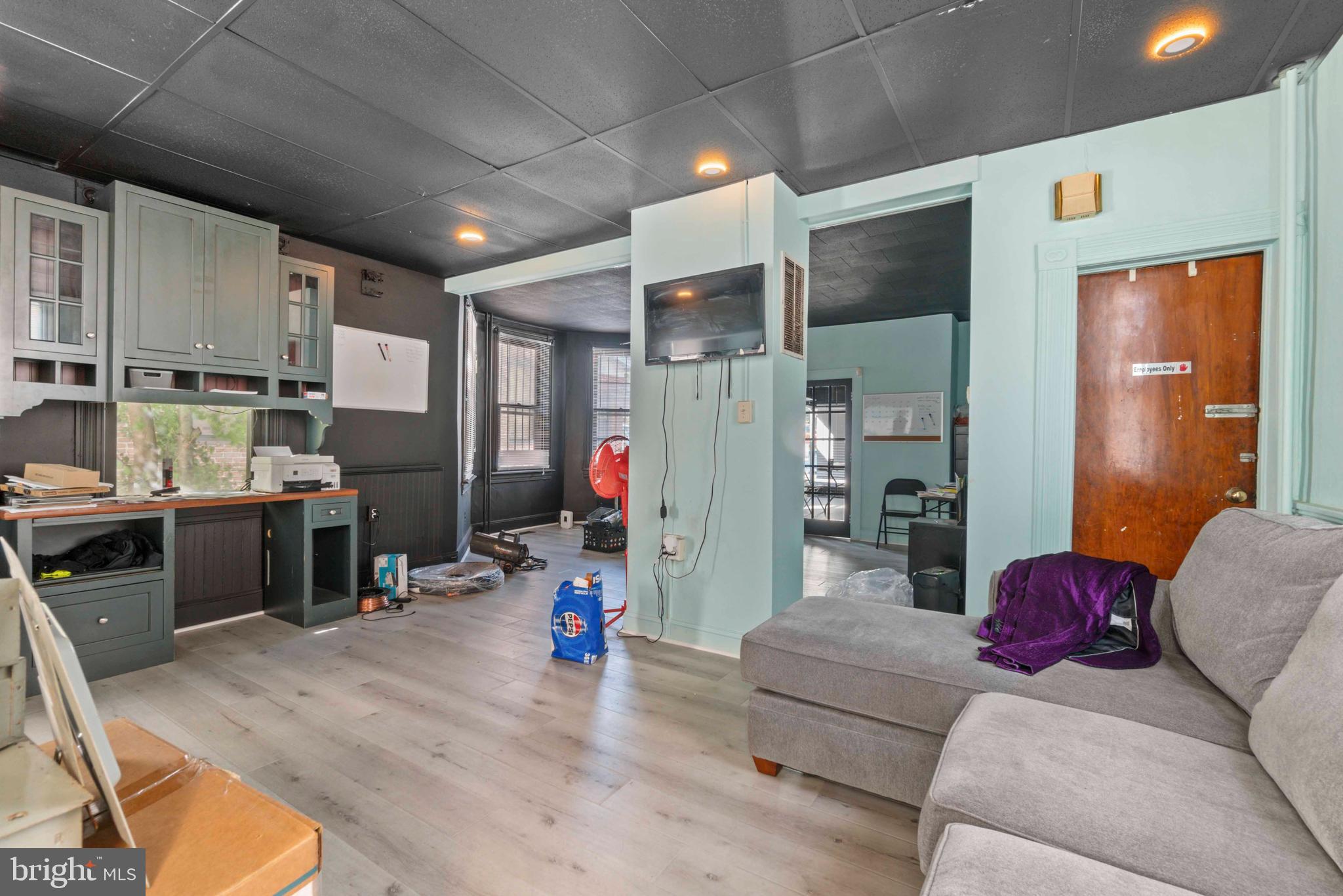 FRANKFORD - Commercial Sale