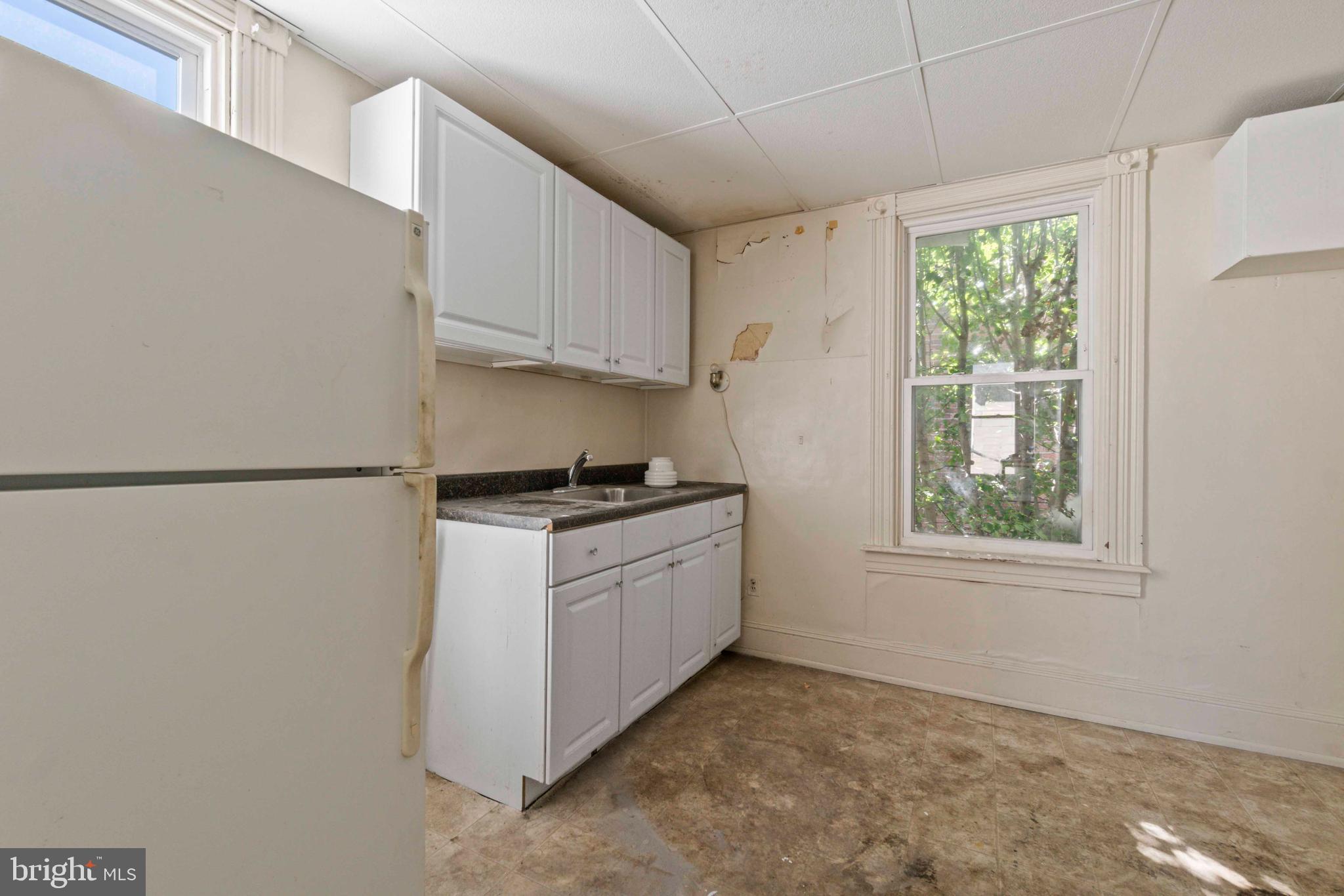 FRANKFORD - Commercial Sale