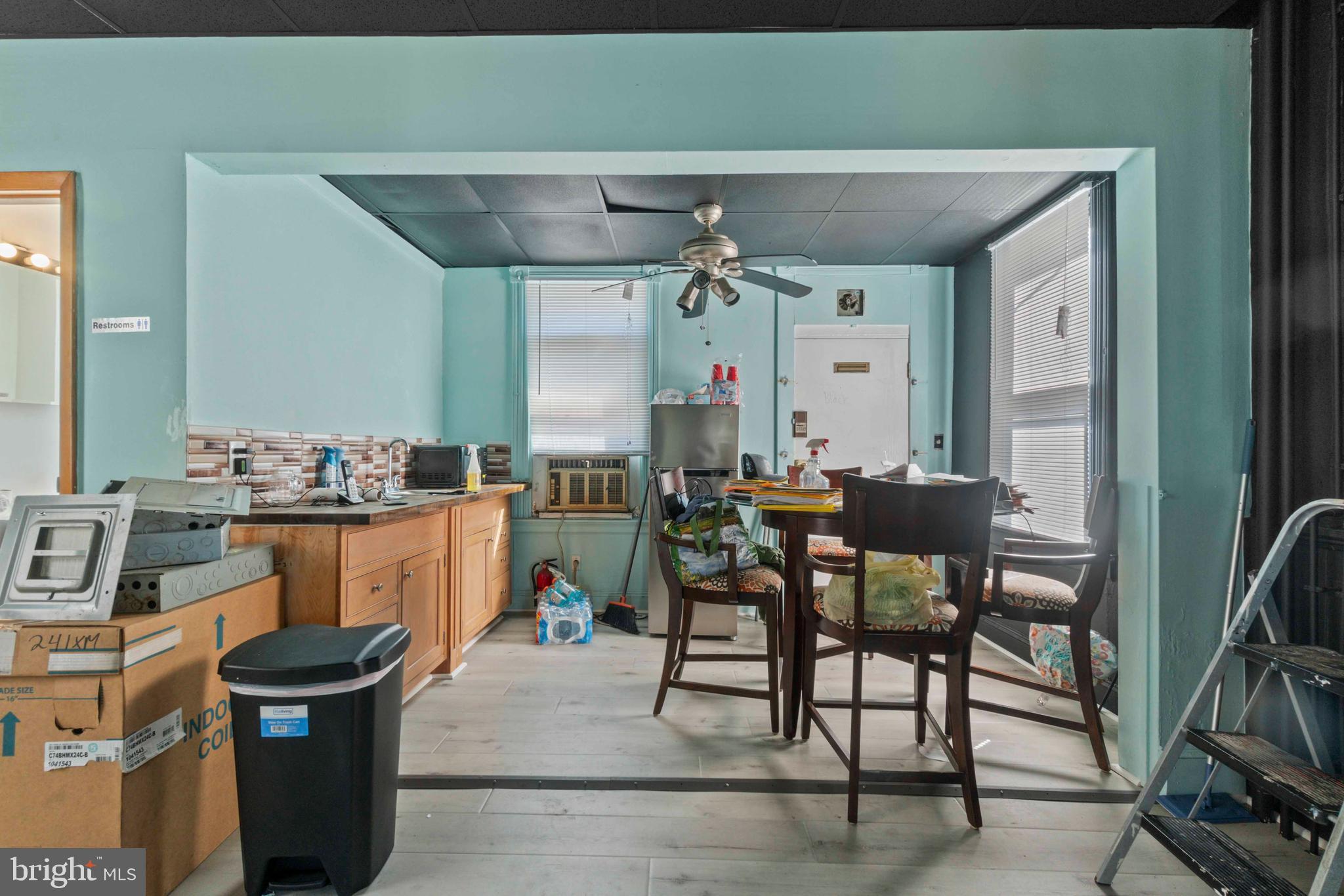 FRANKFORD - Commercial Sale