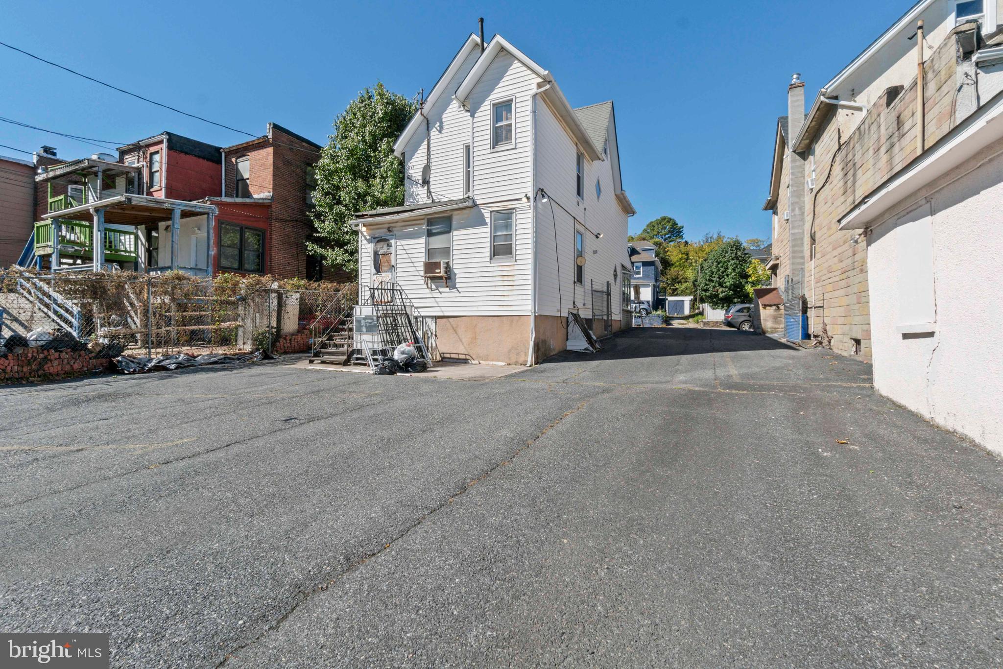 FRANKFORD - Commercial Sale