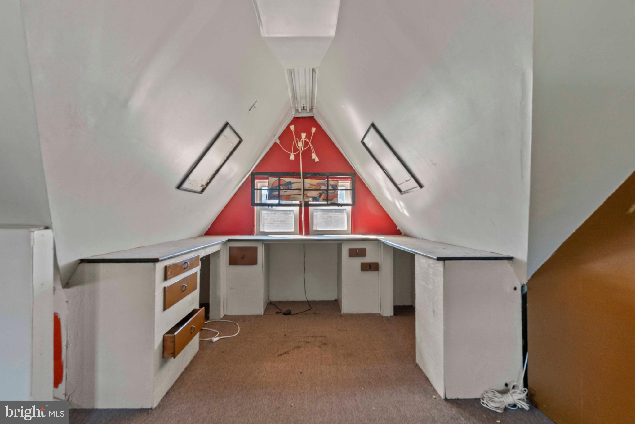 FRANKFORD - Commercial Sale