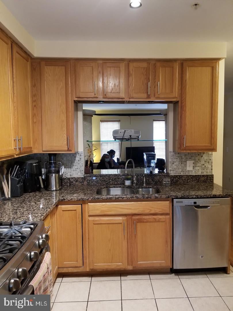 1587 LEEDS CASTLE DRIVE 102