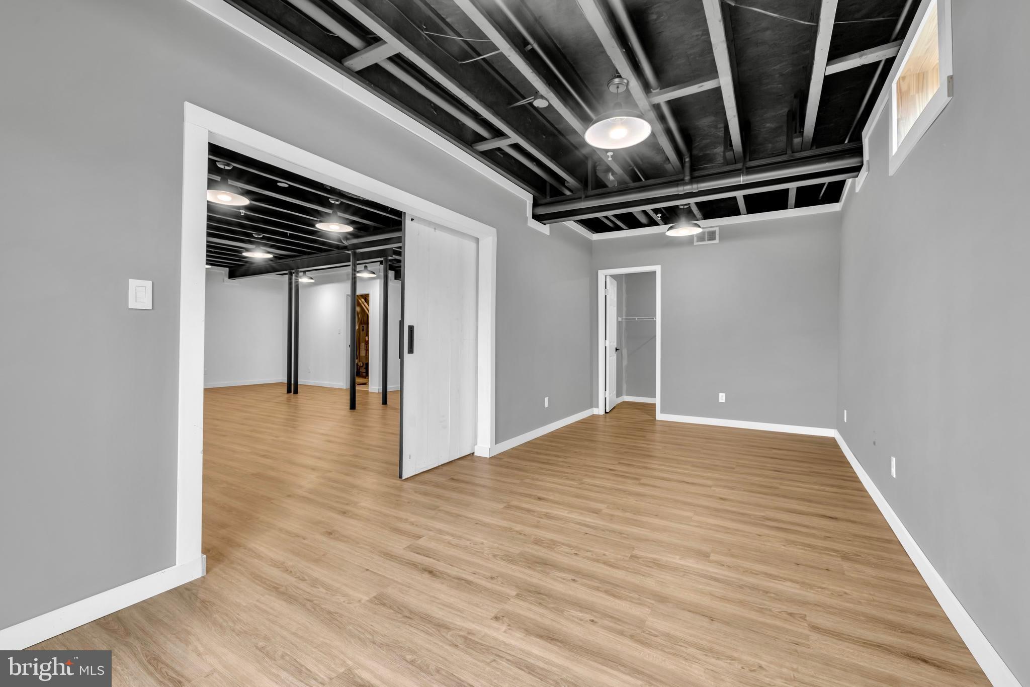 LAUREL RIDGE - Residential