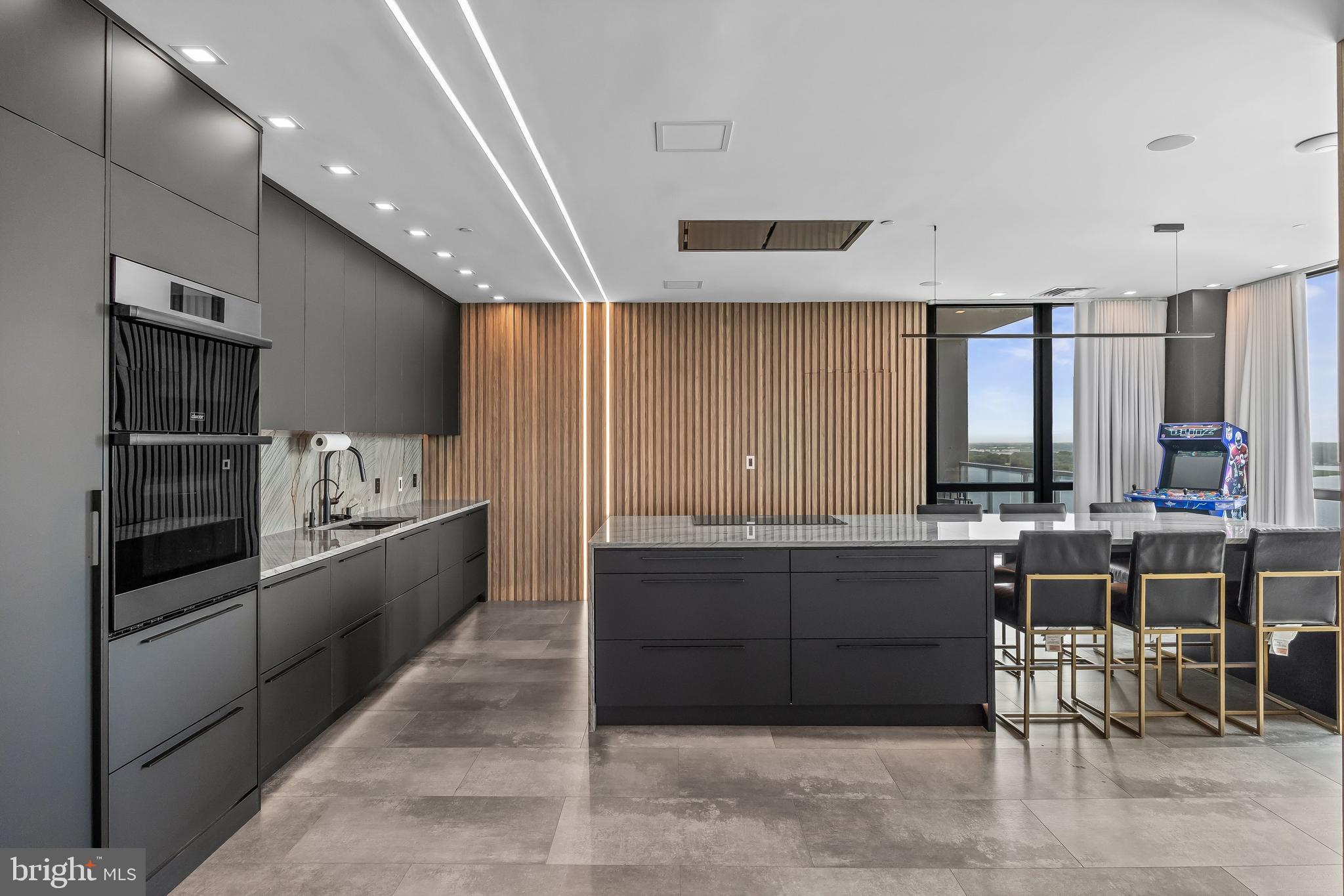 WATERFRONT SQUARE - Residential