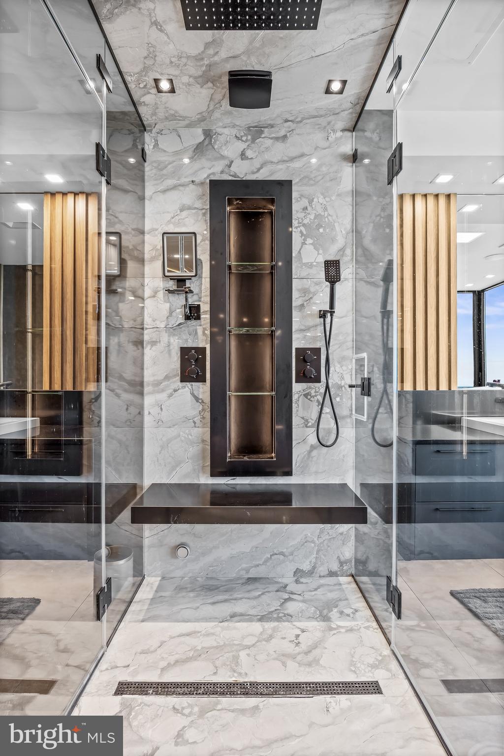 WATERFRONT SQUARE - Residential