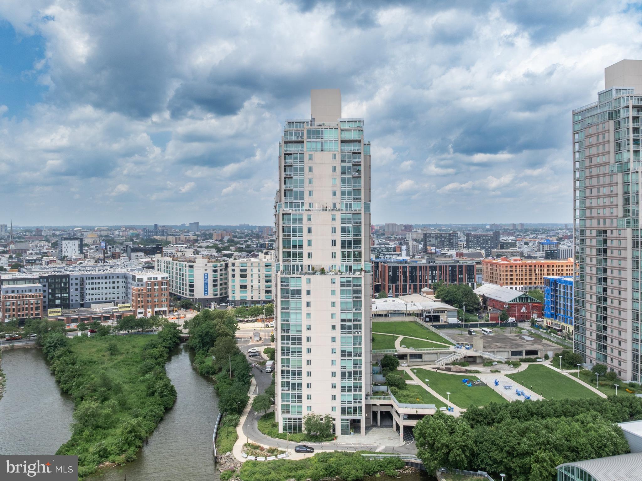 WATERFRONT SQUARE - Residential