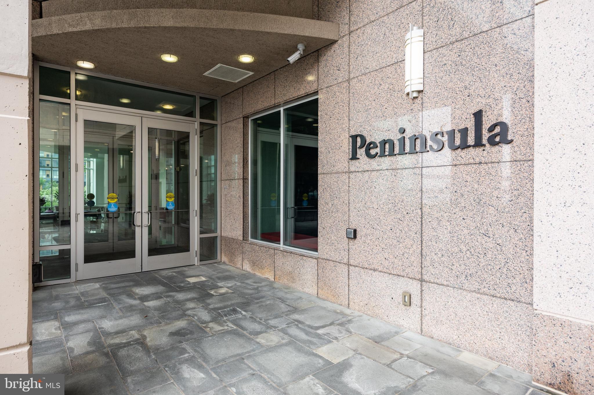 WATERFRONT SQUARE - Residential