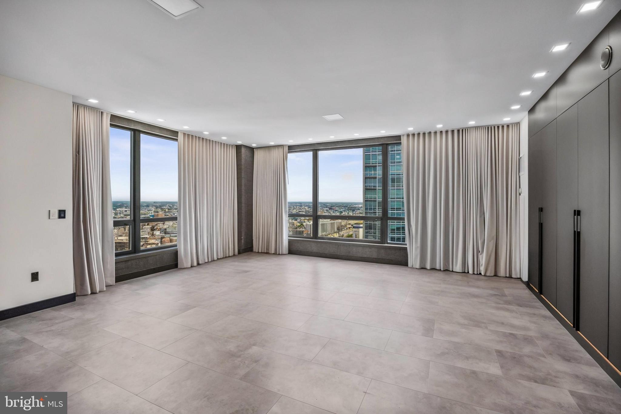 WATERFRONT SQUARE - Residential