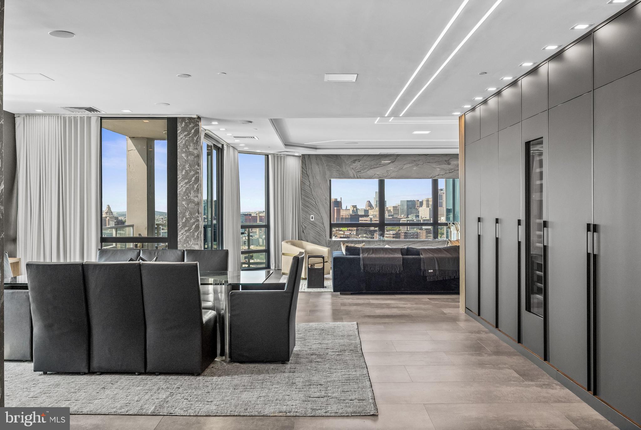 WATERFRONT SQUARE - Residential