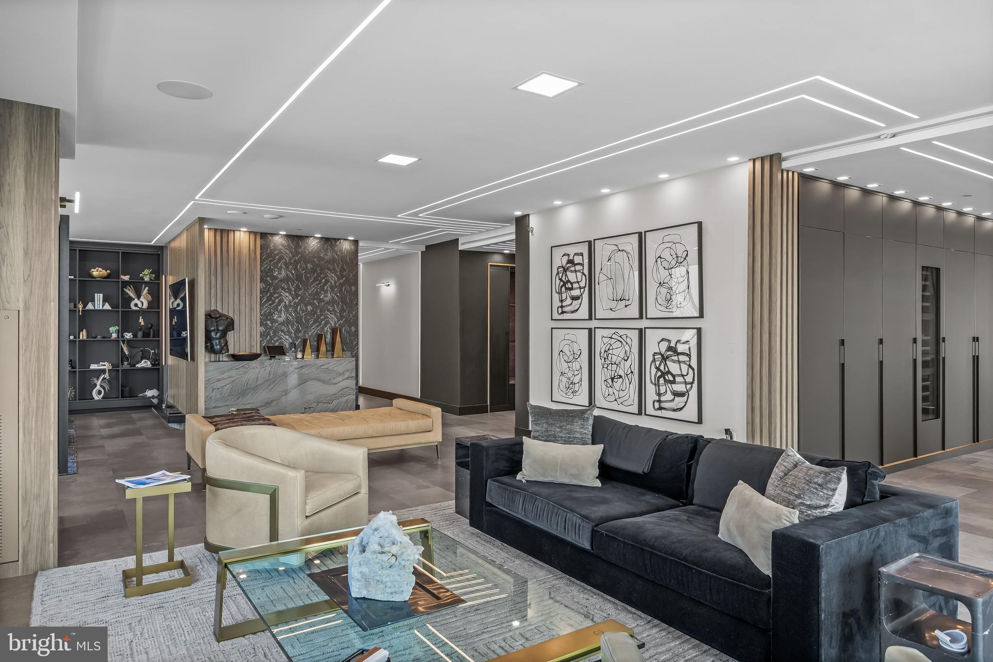 WATERFRONT SQUARE - Residential