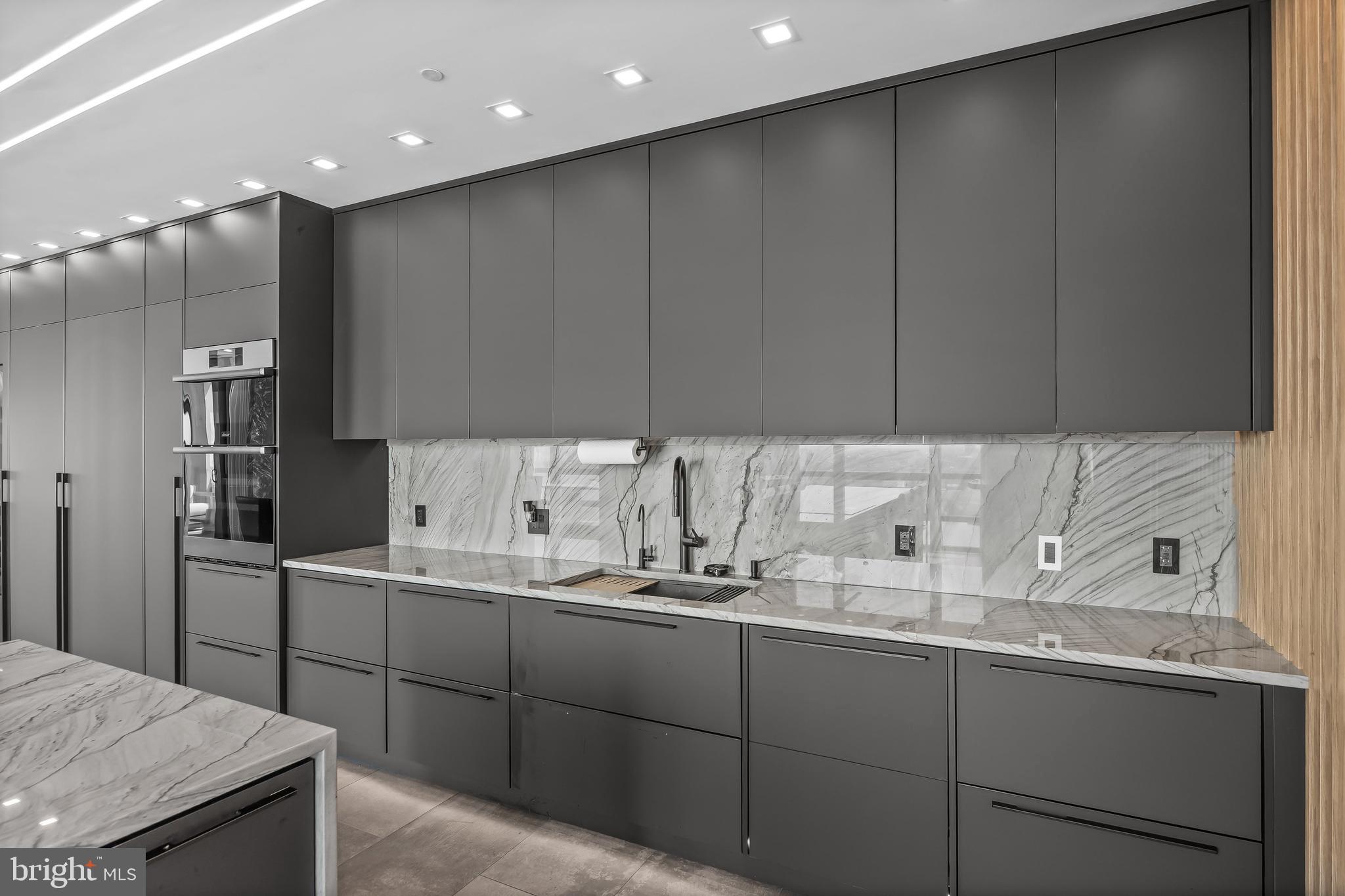 WATERFRONT SQUARE - Residential