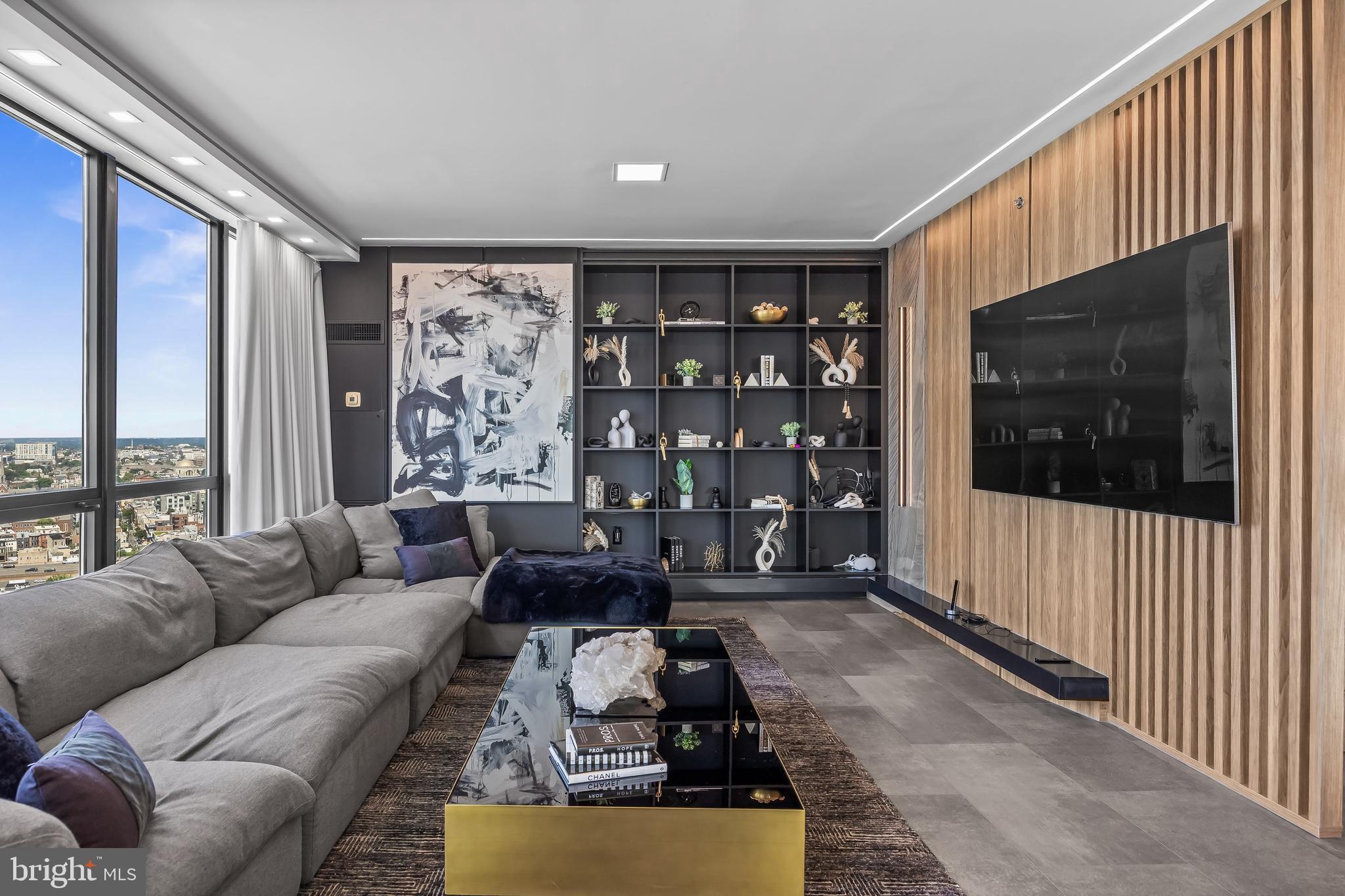 WATERFRONT SQUARE - Residential