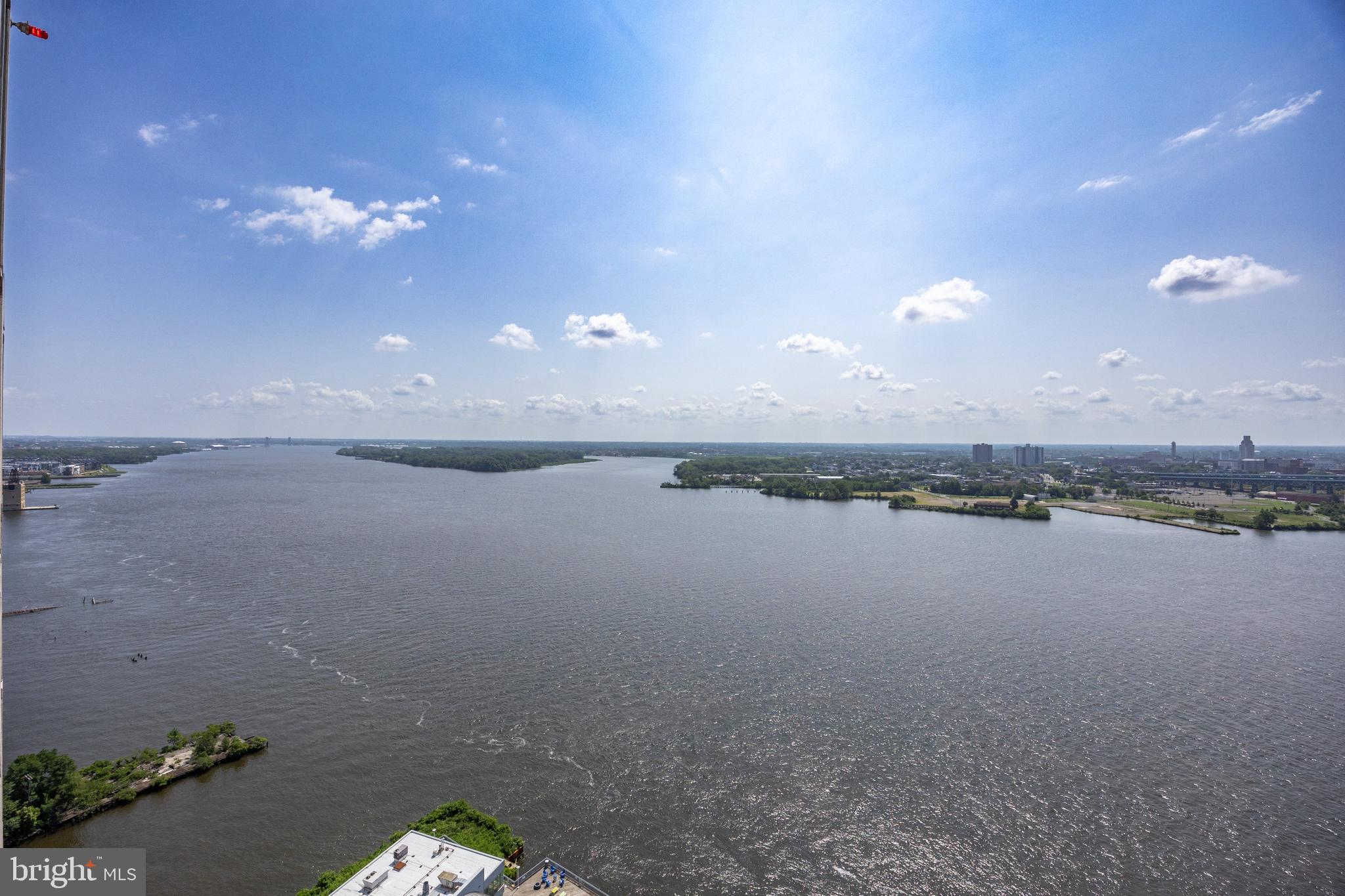 WATERFRONT SQUARE - Residential