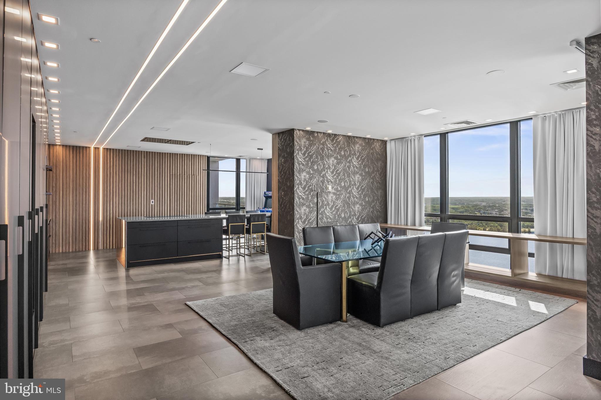 WATERFRONT SQUARE - Residential