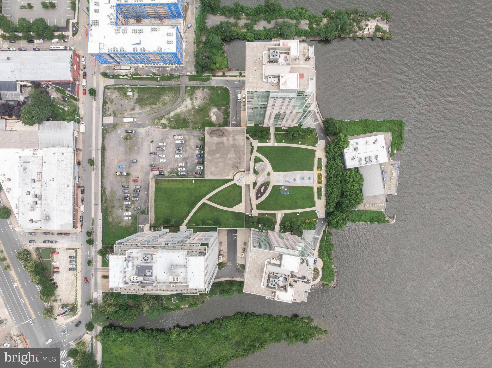 WATERFRONT SQUARE - Residential