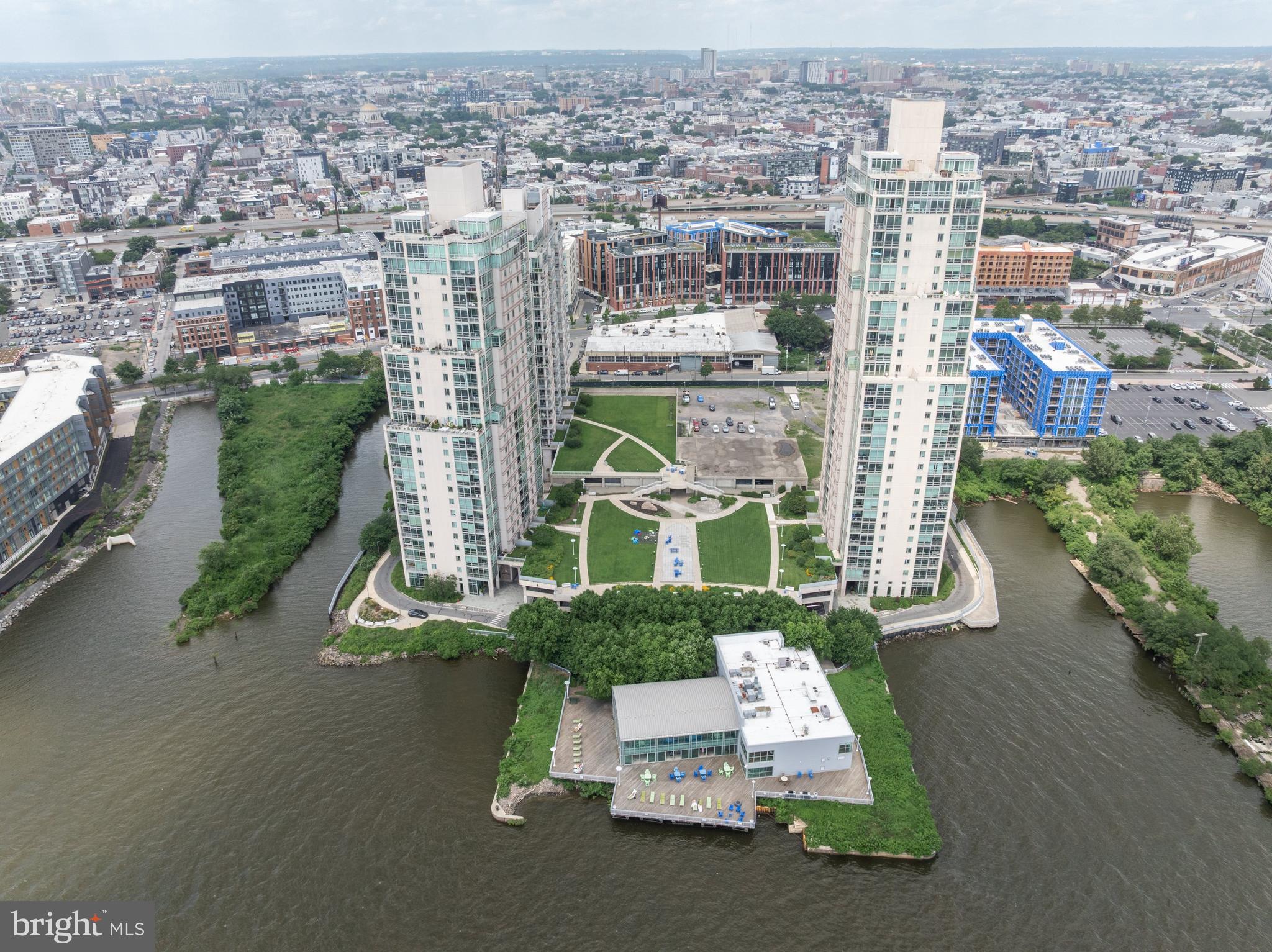 WATERFRONT SQUARE - Residential