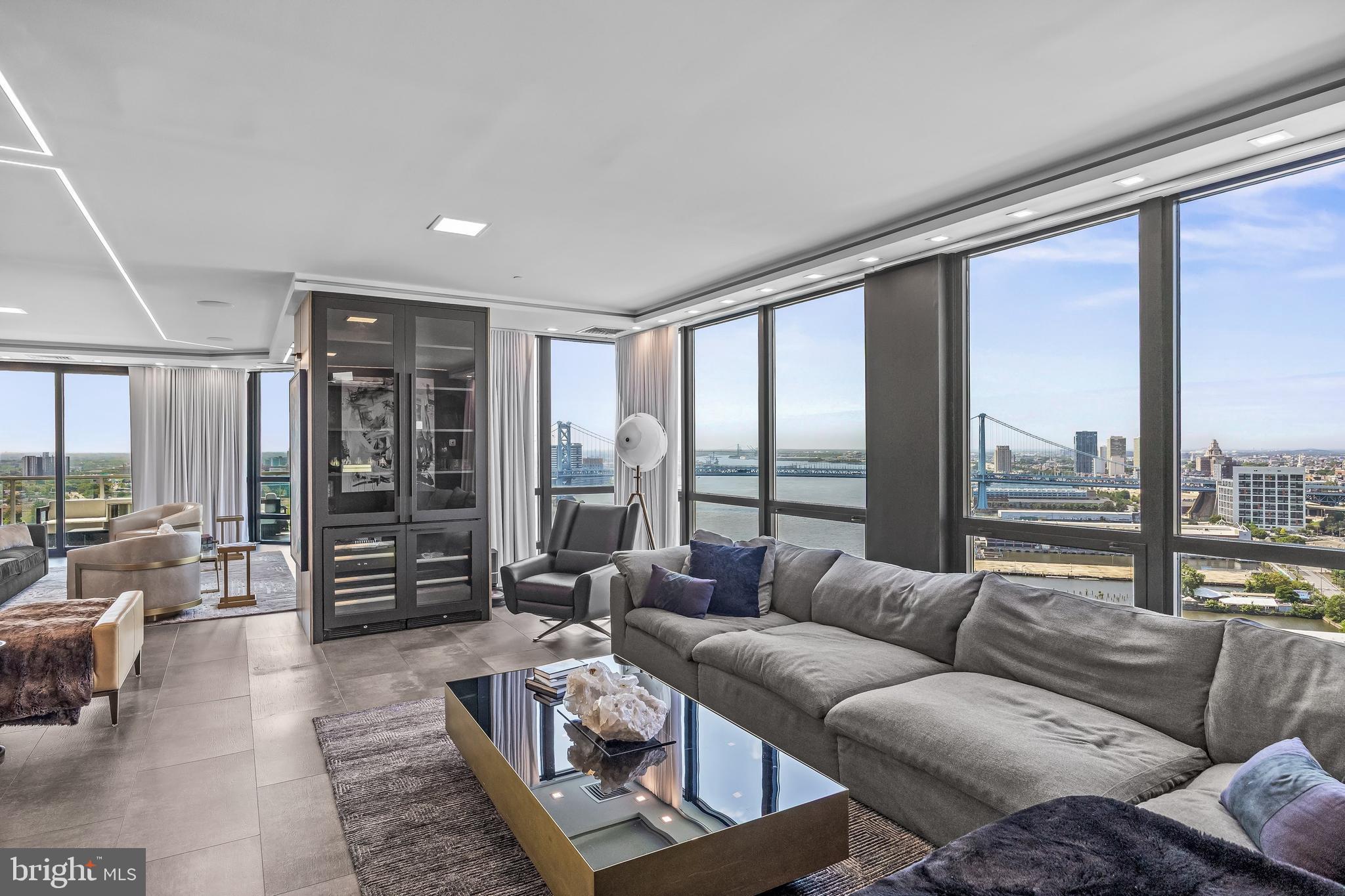 WATERFRONT SQUARE - Residential